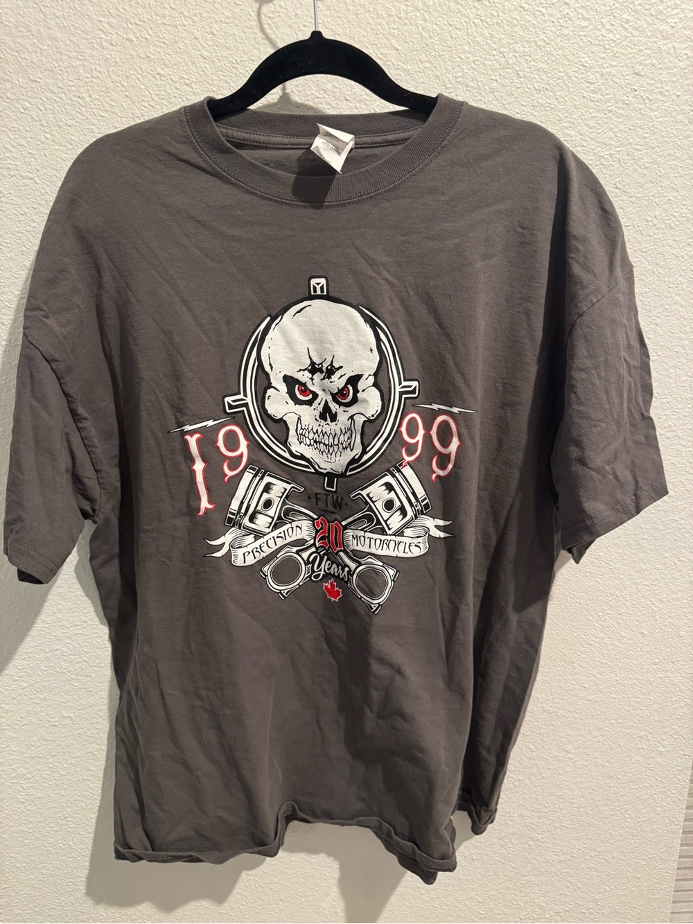 Skull Graphic Tee in Charcoal Gray